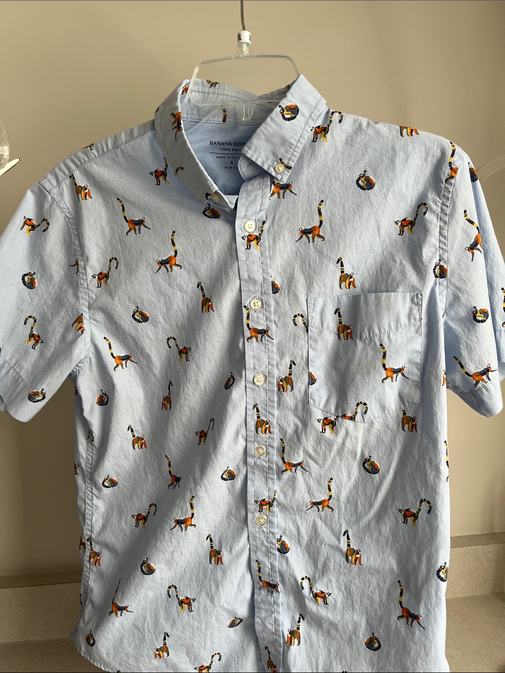 Banana Republic Light Blue Short-Sleeve Button-Down Shirt with Lemur Pattern